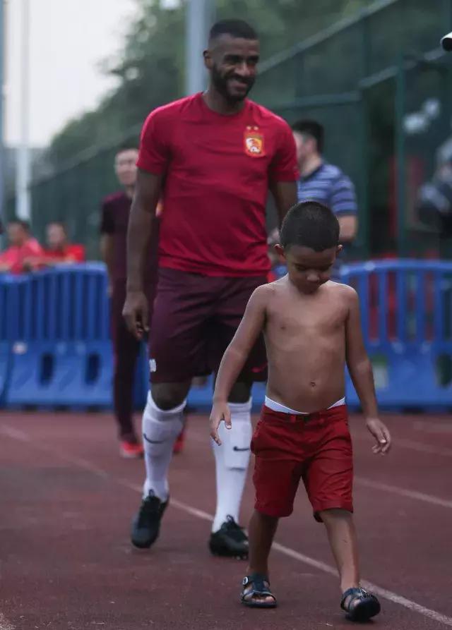 种子计划｜足球小将走进恒大基地傅博讲解阵型战术