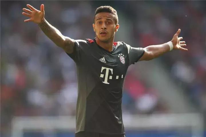 踢足球是需要练的基本功,踢足球的几个优势