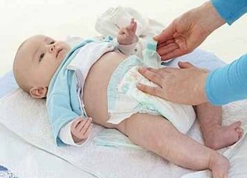 婴儿尿片怎么换才不漏尿,宝宝用过尿片的正确处理方法