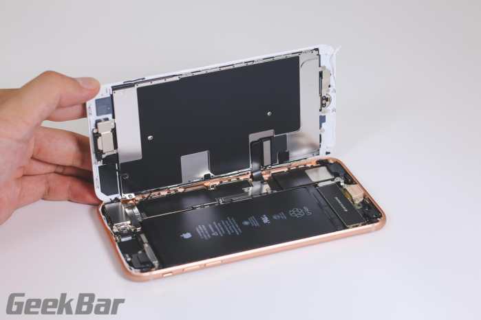 当我拆下iPhone8的屏幕时，我竟然才发现，库克的“老奸巨猾”!