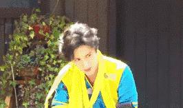 青春期男生如何变成娘娘腔,为什么娘娘腔里的男人会流行