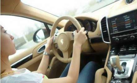 在单位开豪车上班负面影响大吗,开豪车上班的利弊