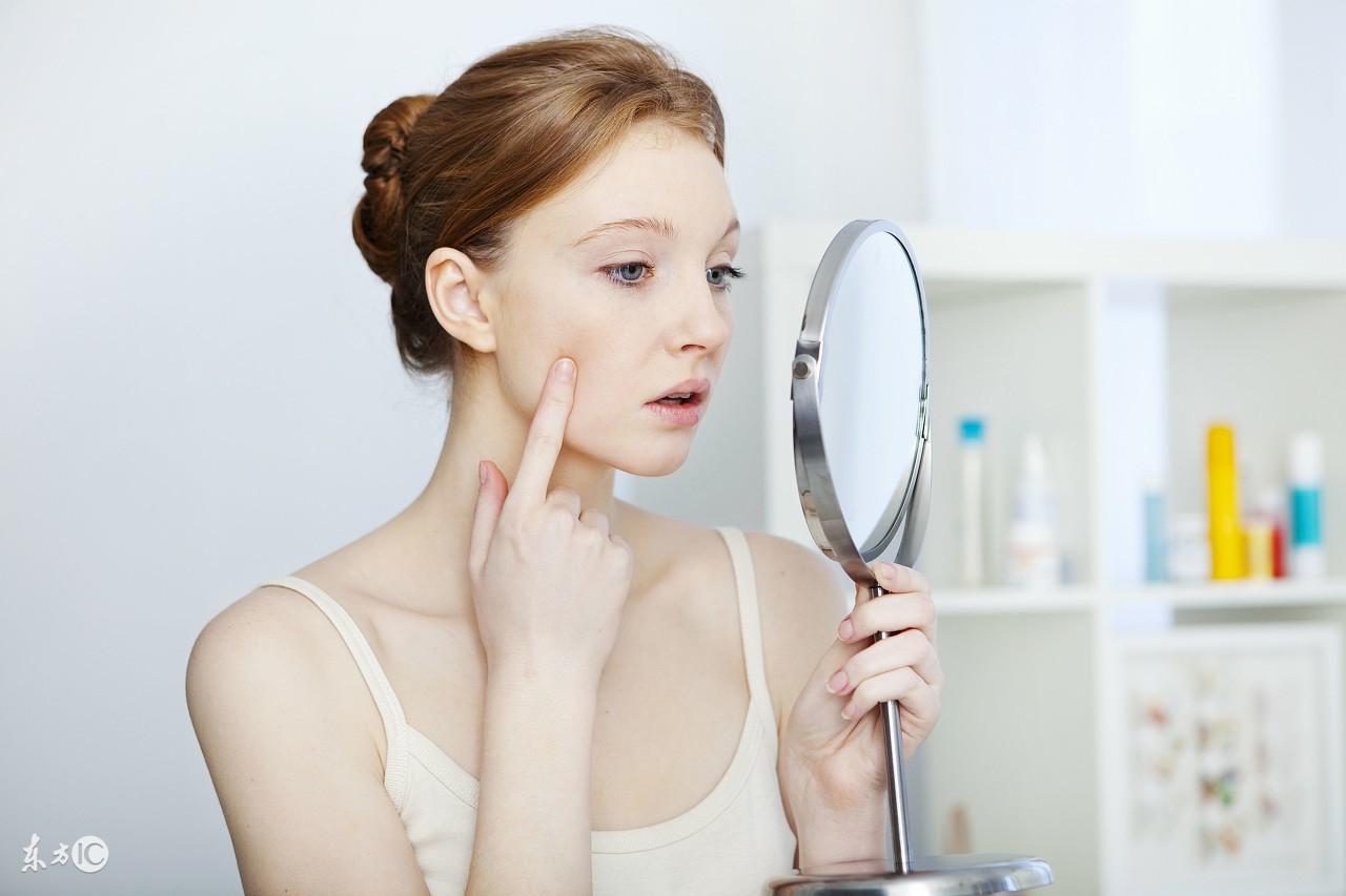 脸上长斑长痘应该用什么化妆品,长痘长斑出油用什么护肤品