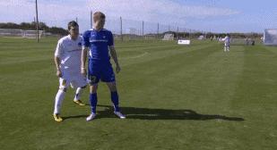 能做好两件事:盯人与解围,你就是个优秀中后卫