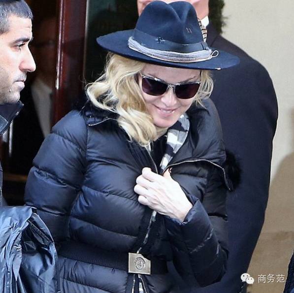 马云穿加拿大鹅牌羽绒服,马云羽绒服moncler