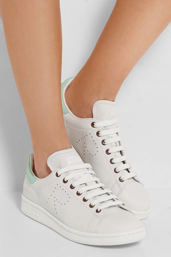 夏季家中必备的几双鞋,衣橱必备的尖头鞋