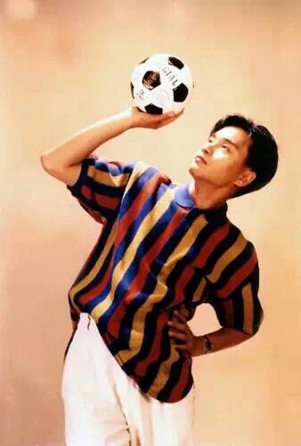 张国荣踢馆视频,张国荣踢过球的视频
