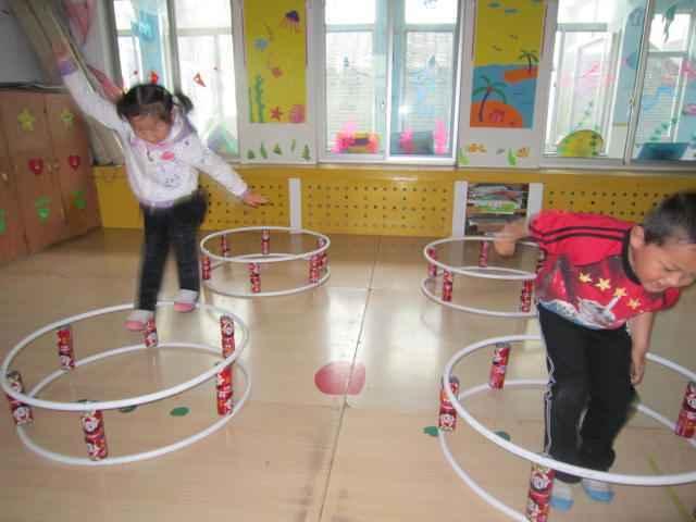 幼儿园自制体育器械有哪些,幼儿园自制户外体育器械手脚并用