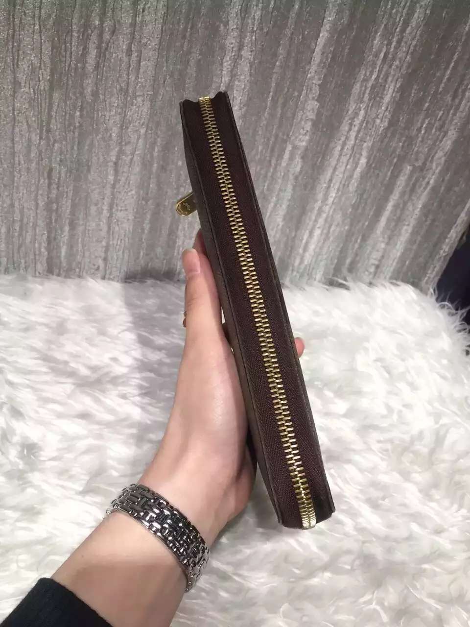 怎么看lv钱包年份,lv鞋子怎么看真假鉴别