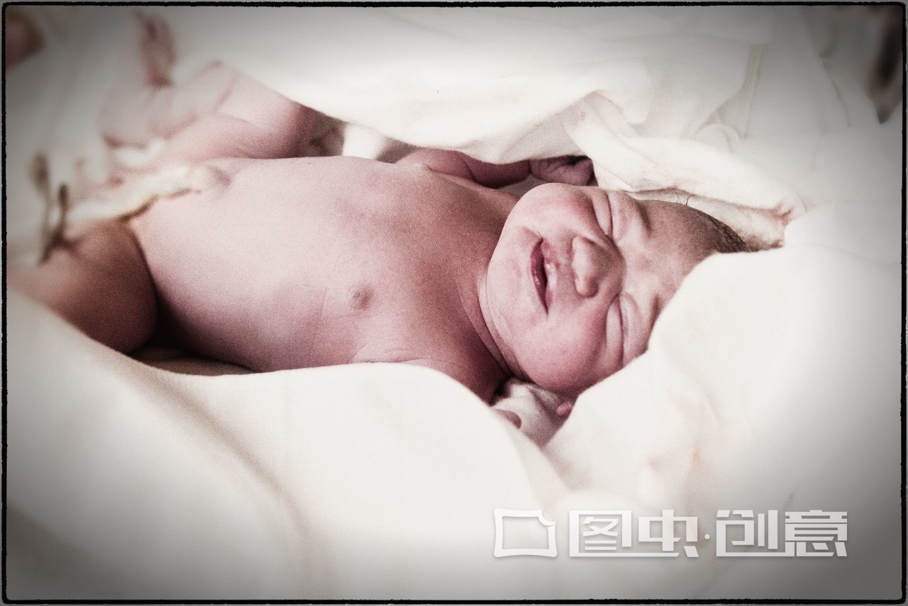 新生儿肚脐感染化脓住院,新生儿肚脐化脓医生开了碘伏消毒