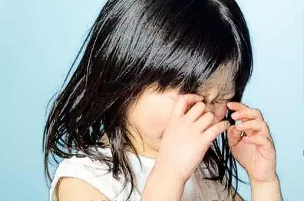 宝宝上火眼睛分泌物多怎么办,宝宝眼睛黄色分泌物多糊住眼睛