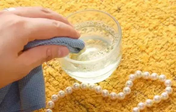 首饰脏了在家怎样清洗,首饰脏了怎么来清洗