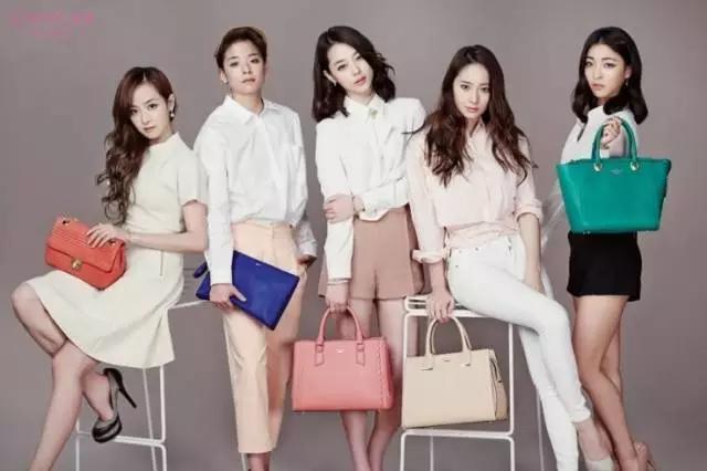 韩剧同款首饰,宋仲基片场被拍与宋慧乔同款卫衣