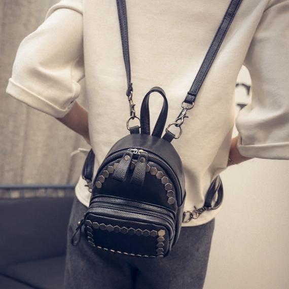 学院风个性双肩包装嫩卖萌必备法宝