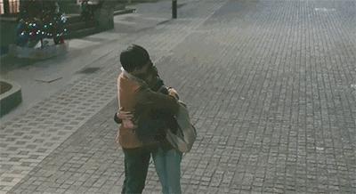 一个眼神判断她是否喜欢你,怎么判断她是不是真的喜欢你