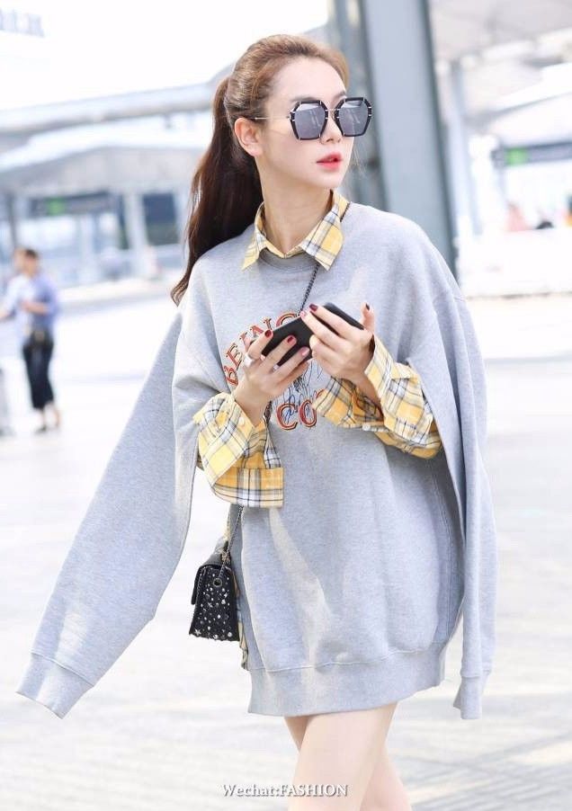 秋款卫衣女装搭配,早秋女装潮牌卫衣搭配什么裤子