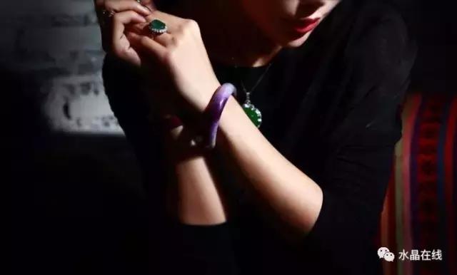戴天然水晶功效是什么样的,戴纯天然水晶的利弊