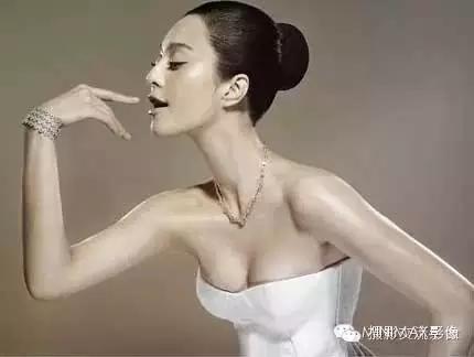 拍照怎么笑得好看又自然不露牙,拍照时如何笑得更好看更自然