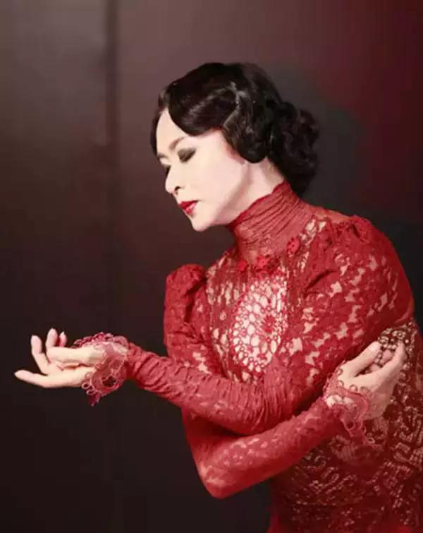 男子遭雷劈一夜之间变女人,3万块就可以变性你信不