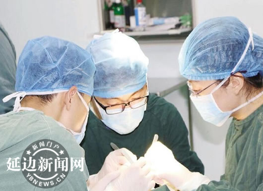 延医专家妙手回春离断10小时手指被接活
