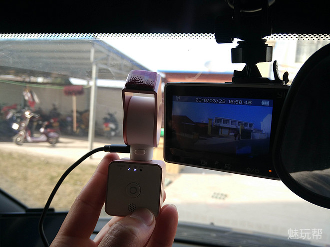 你驾驶,她帮你看风景