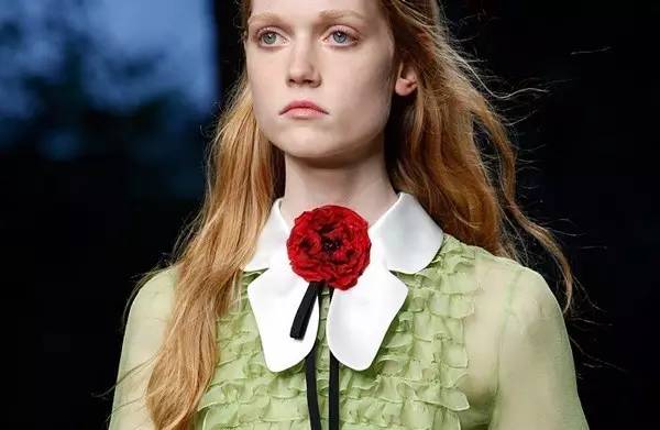 小学生怎么穿潮流时代的衣服 (小学生减龄时尚衣服)