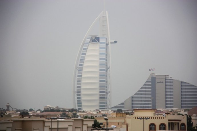 乘着地铁，乐购迪拜