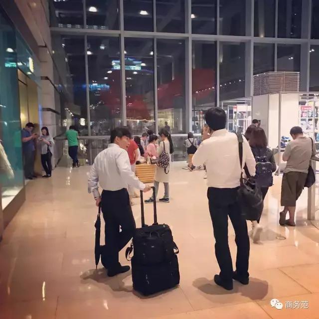 我翻了13个男人的包包，金牛座的男人最爱买买买？