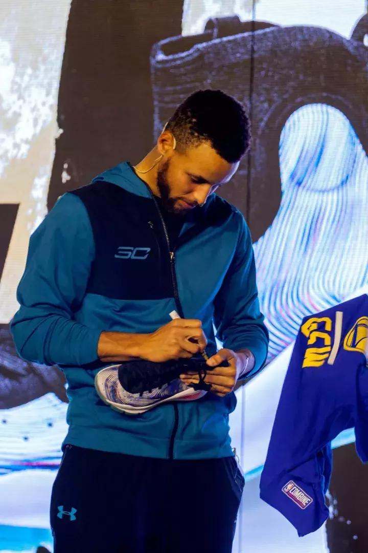 库里最好的战靴,库里经典战靴