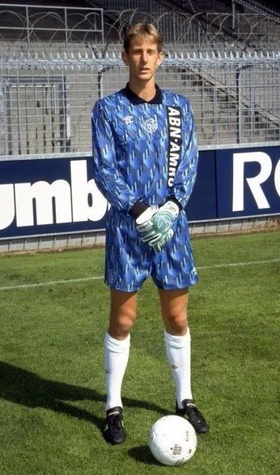 曼联夺取欧联杯,曼联取得胜利