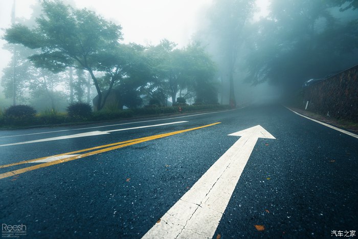 宝马X6,不谈性能如何!自驾遇上大雨还被拍成大片,颜值绝对够!