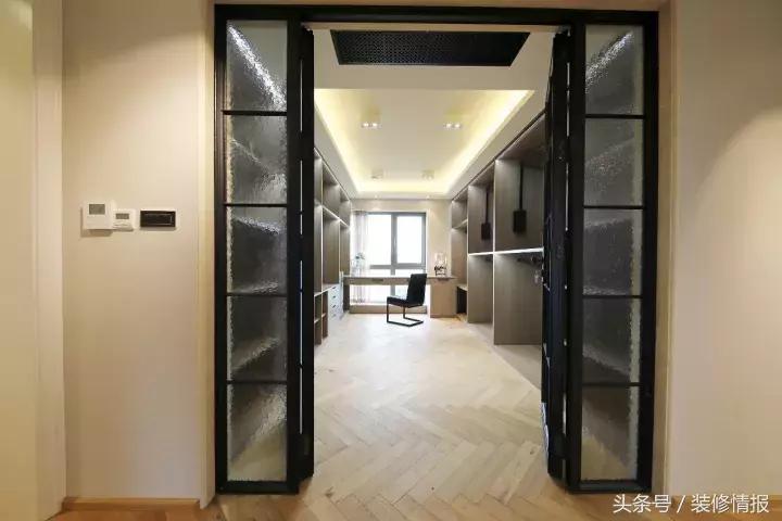 她家竟然有两个衣帽间、两个厨房！