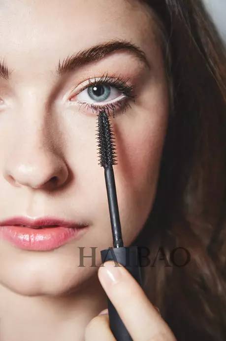 睫毛膏放大双眼效果图,涂浓密睫毛膏方法