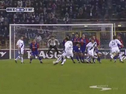 足坛里的诡异进球视频,足坛史上最诡异的失误