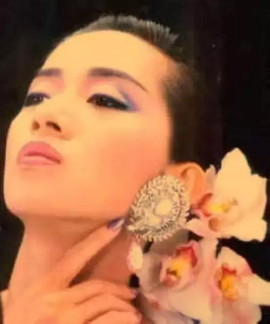 香港女星梅艳芳个人资料,90年代的香港女星梅艳芳
