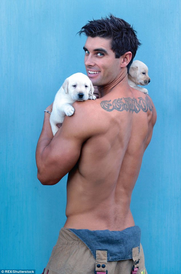 肌肉男孩消防员,肌肉猛男消防