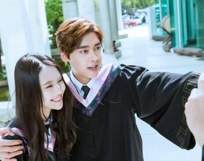 张慧雯靠谋女郎出道却高开低走,张慧雯看起来很年轻