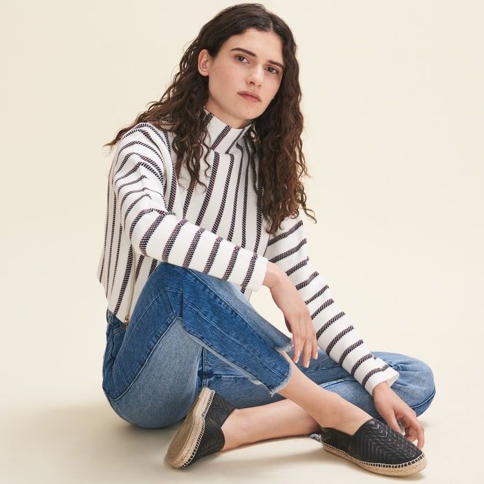 驼色条纹毛衫搭配,条纹长袖毛衣怎么穿