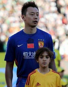 恒大昔日功勋离队后重回巅峰,广州恒大功勋球员退役