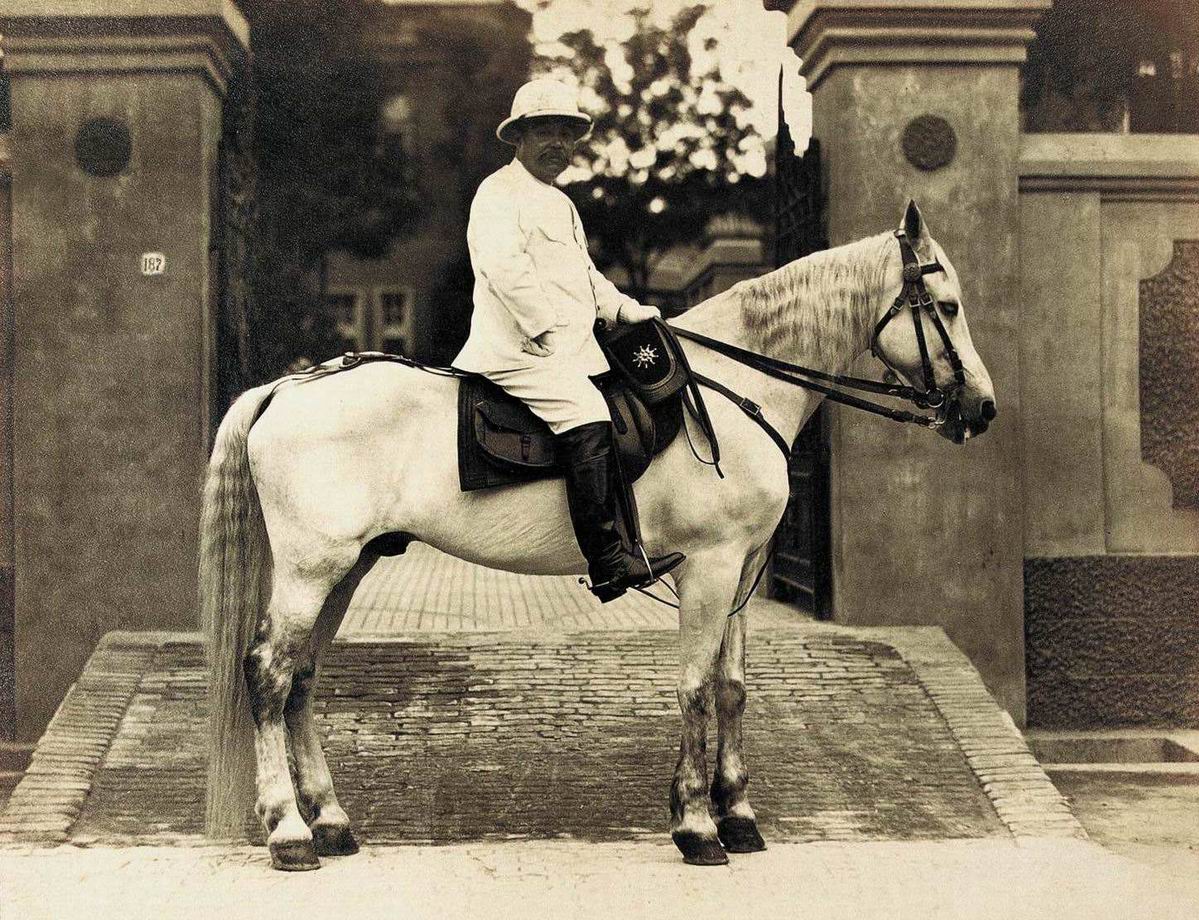 网球世界冠军华人林宝华定居天津，当上了溥仪和张学良的教练