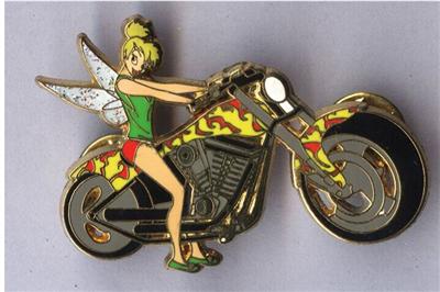 一枚小小的徽章让所有人刮目相看,一枚徽章可以看见另一个世界