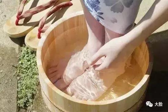 秋季泡脚药材,秋季中草药泡脚基础方