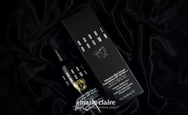 就用30块钱狂收当季爆款彩妆，“带货”女王们的梳妆台超魔性！