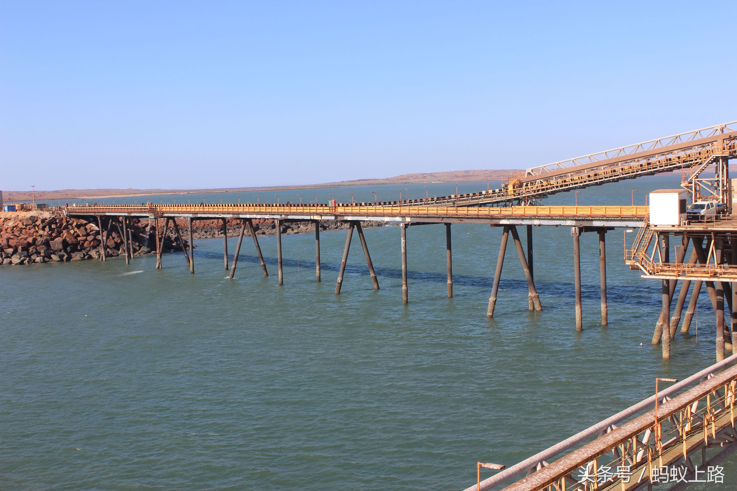 澳大利亚丹皮尔盐场,澳大利亚丹皮尔盐业运盐汽车