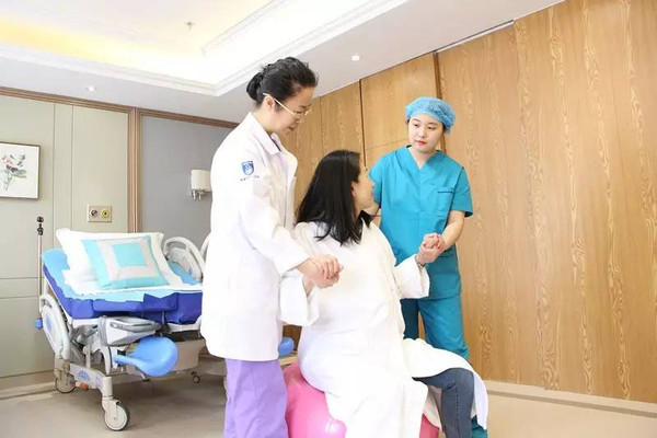 分娩如何减轻痛苦和紧张,如何消除分娩的恐惧和忧虑