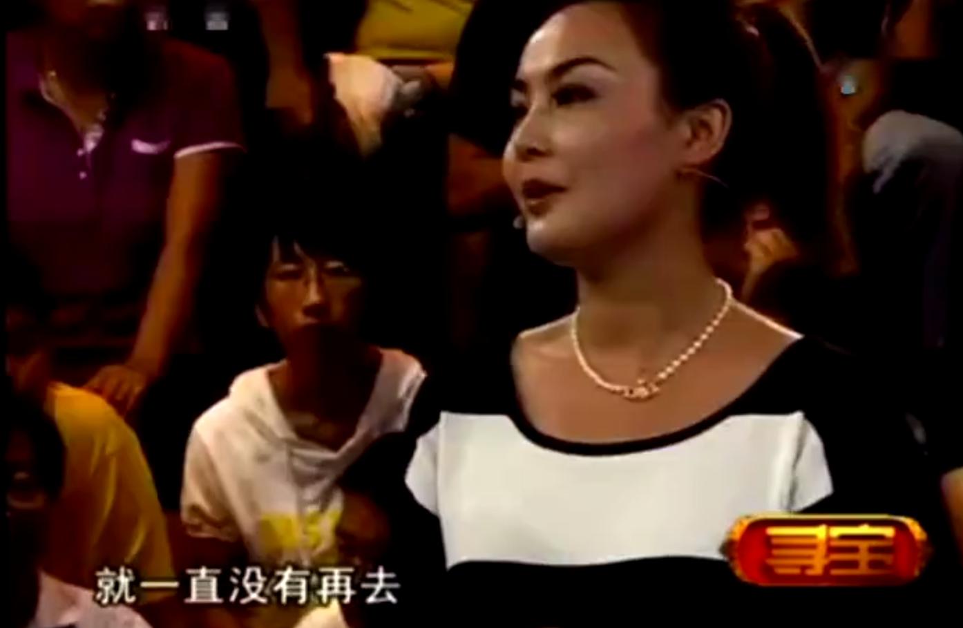 玻璃杯当翡翠鉴宝,美女带翡翠碗来鉴宝