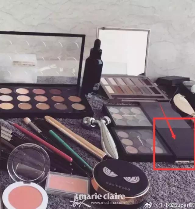 就用30块钱狂收当季爆款彩妆，“带货”女王们的梳妆台超魔性！