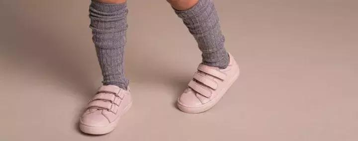 小孩的鞋子今年的新款,孩子的鞋都小了