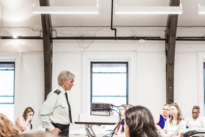 掌握这三个方法你也是演讲高手,演讲的技巧和方法新手入门