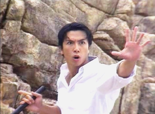 粉丝看成龙李连杰功夫之王,成龙和李连杰谁大腕